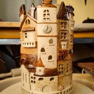 Viaduct cu căsuțe și turnuri