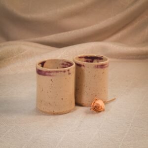 Căni cu guler roșcat