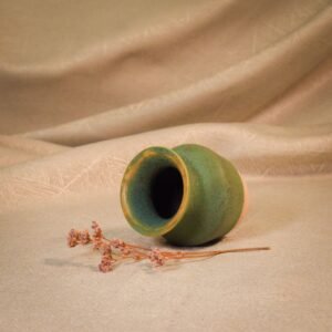 Vază mică verde antic